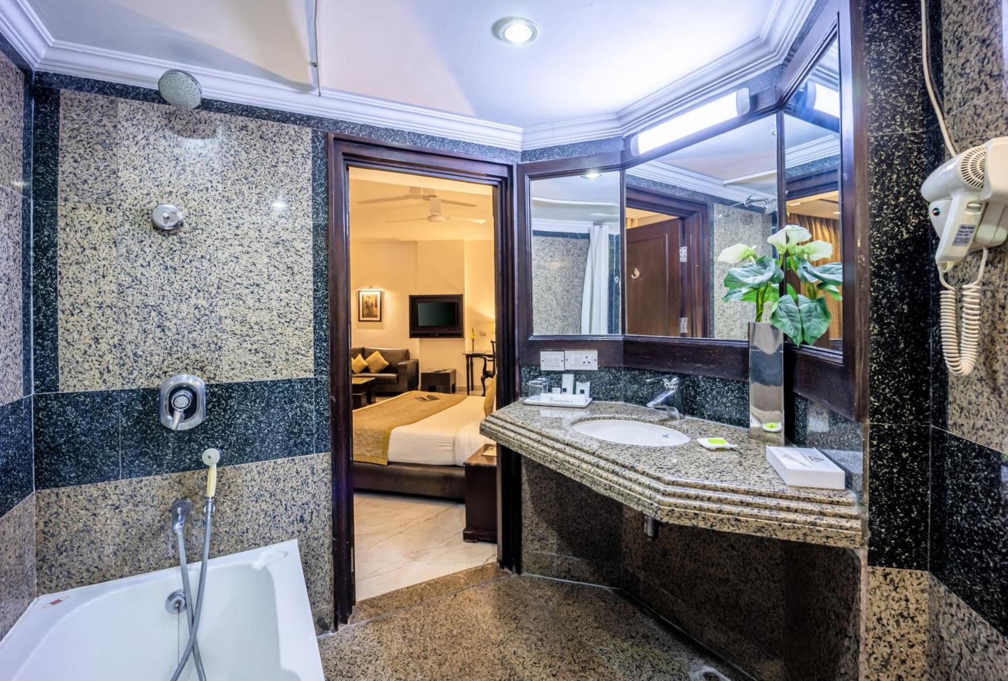 Hotel Shanti Palace Mahipalpur New Delhi Ngoại thất bức ảnh
